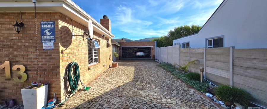 4 Bedroom Property for Sale in Franskraal Western Cape